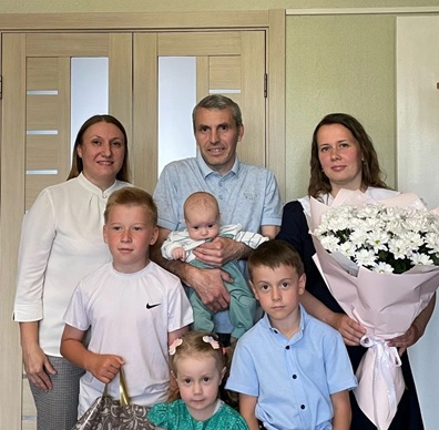 Вологодский Росреестр поздравил сотрудницу с Днём семьи, любви  и верности.